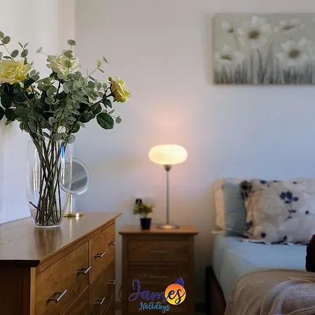 Mediterranean 2 Bed With Com Pool Lr1248 Apartment