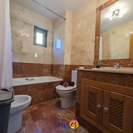 Mediterranean 2 Bed With Com Pool Lr1248 アパート